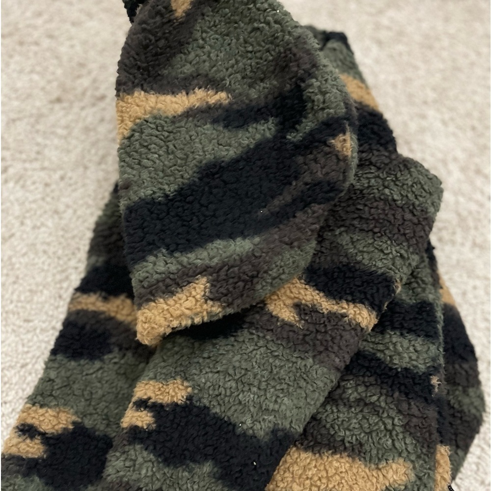 Abercrombie Kids Boys Cozy Camouflage Fleece Zip Front Hooded Jacket - Picture 6 of 7